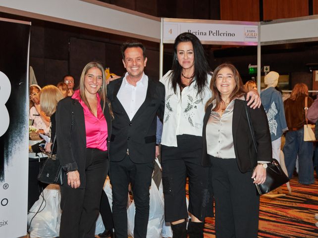 Sabrina Brachetta, Gustavo Yanczewski, Betina Pellerino y Marcela Giménez  