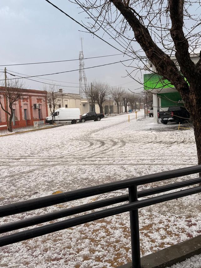 Las Rosas se recupera después de los 15 minutos de devastación del jueves provocadas por la tormenta de granizo