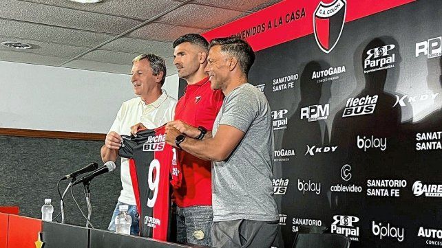 Colón presentó a Emmanuel Gigliotti junto a la dirigencia.