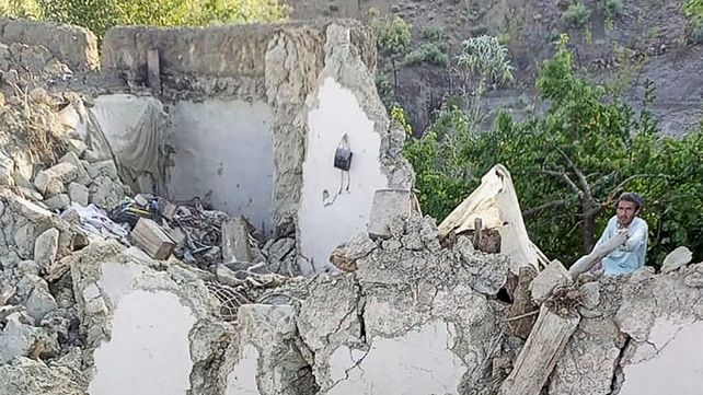 Mil muertos por un potente sismo que sacudió el este de Afganistán. Hay cientos de desparecidos. La cantidad de víctimas puede crecer.&nbsp;