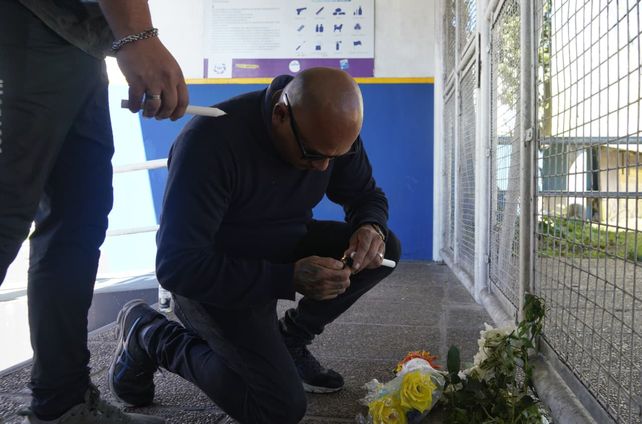 Flores, bocinas y velas: Central homenajea a Miguel Ángel Russo en el Gigante de Arroyito