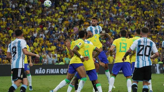 Otamendi anotó el gol de la victoria de Argentina ante Brasil en el Maracaná, en el último partido por las Eliminatorias.