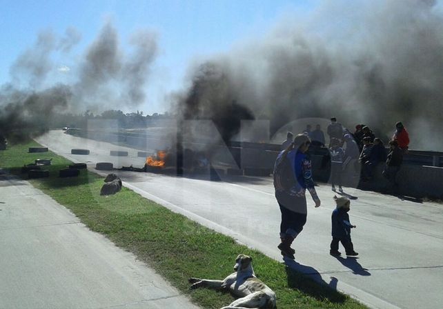 Vecinos de La Tablada cortan Avenida Circunvalación