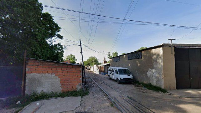 La víctima de la golpiza fue atacada cerca Riobamba y las vías del ferrocarril.