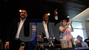 Scioli, en Santa Fe, se apoyó en la militancia y fue duro contra Macri