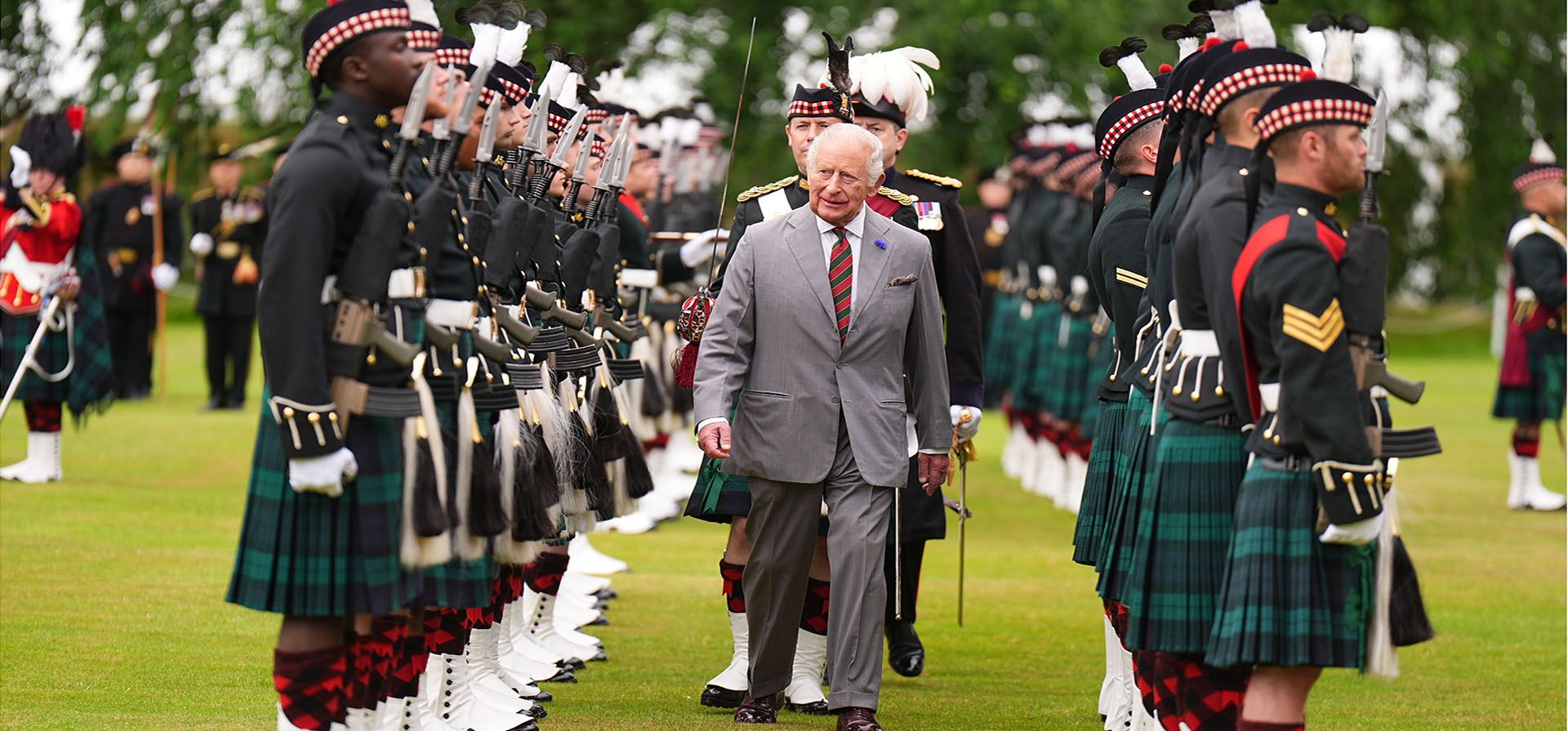 El rey Carlos III de Gran Bretaña asiste a la Ceremonia de las Llaves en los jardines del Palacio de Holyroodhouse en Edimburgo, Escocia, el martes 30 de junio de 2026. (Aaron Chown/PA vía AP) El rey Carlos III de Gran Bretaña asiste a la Ceremonia de las Llaves en los jardines del Palacio de Holyroodhouse en Edimburgo, Escocia, el martes 30 de junio de 2026. (Aaron Chown/PA vía AP)