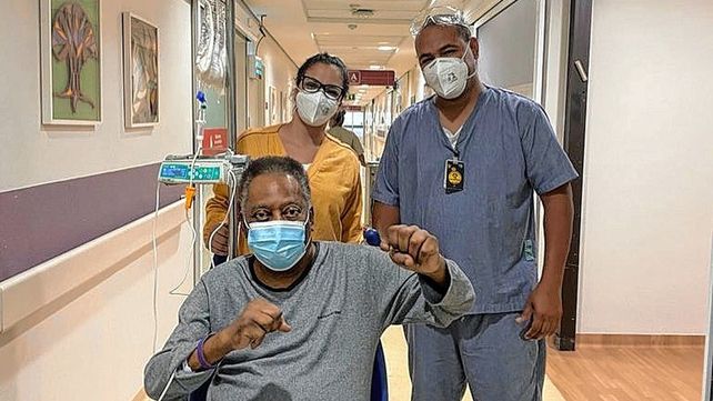 En dos o tres días Pelé será dado de alta.