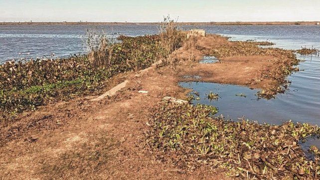 Victoria: denuncian la rotura en el desagüe cloacal que va a un riacho.