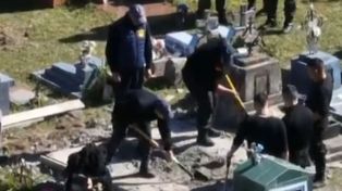 Los peritajes se llevaron a cabo en el cementerio de la localidad correntina de 9 de Julio.