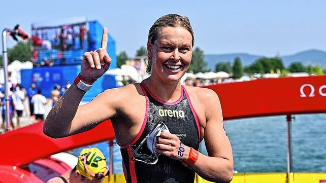La holandesa Sharon Van Rouwendaal se impuso en los 10 kilómetros del Mundial de aguas abiertas de Budapest.