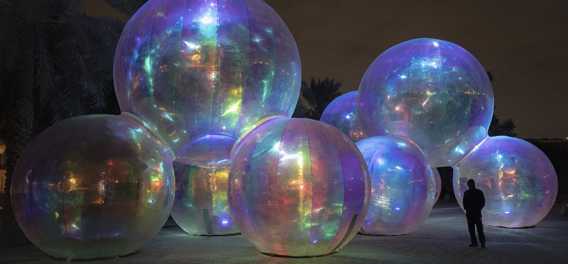 Evanescent (2021) es una instalación de arte público inmersiva basada en la fugacidad del tiempo, que se vio en la jornada inaugural de Noor Riyadh 2024 el jueves 28 de noviembre de 2024 en Riad. El festival presenta más de 60 obras de arte a gran escala que exploran la relación entre lo físico y lo metafísico. (AP Content Services para Noor Riyadh) Evanescent (2021) es una instalación de arte público inmersiva basada en la fugacidad del tiempo, que se vio en la jornada inaugural de Noor Riyadh 2024 el jueves 28 de noviembre de 2024 en Riad. El festival presenta más de 60 obras de arte a gran escala que exploran la relación entre lo físico y lo metafísico. (AP Content Services para Noor Riyadh)