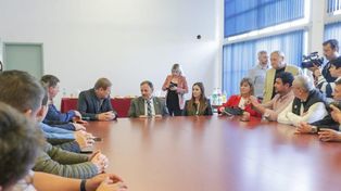 Quintela mantuvo diversos encuentros en Rosario y la ciudad de Santa Fe, uno de ellos con la cúpula del PJ provincial.