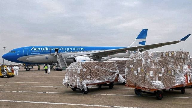Entre el domingo y el miércoles llegarán un millón de vacunas desde China