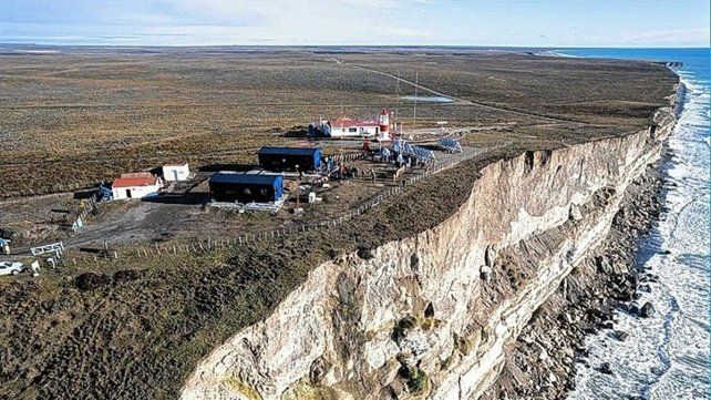 La Armada instaló paneles solares en Tierra del Fuego, se pasó del límite y generó controversias con Chile La Armada instaló paneles solares en Tierra del Fuego, se pasó del límite y generó controversias con Chile