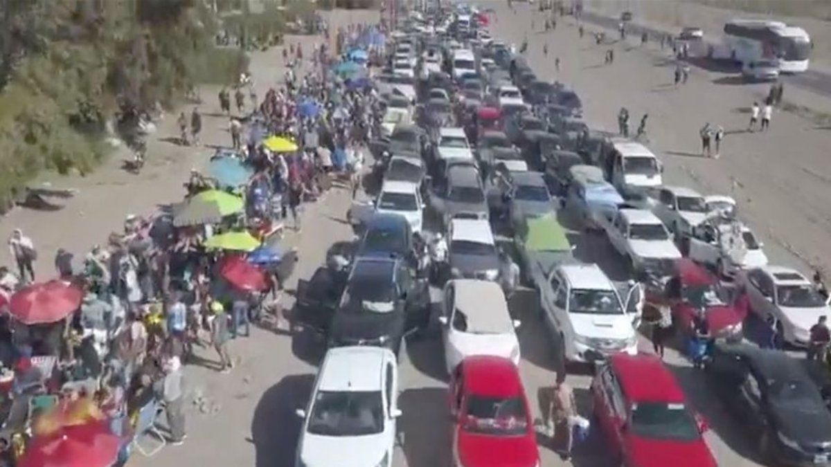 Más de 40 cuadras de cola en San Juan para comprar una entrada para  Argentina-Brasil