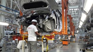 La producción automotriz cayó 20,6% y las ventas 44%