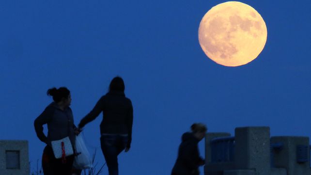 Así se ve la Superluna por el mundo