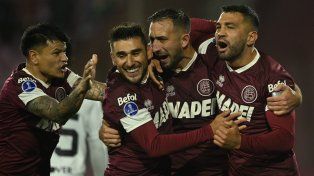Lanús se quedó con el pasaporte ante su gente.