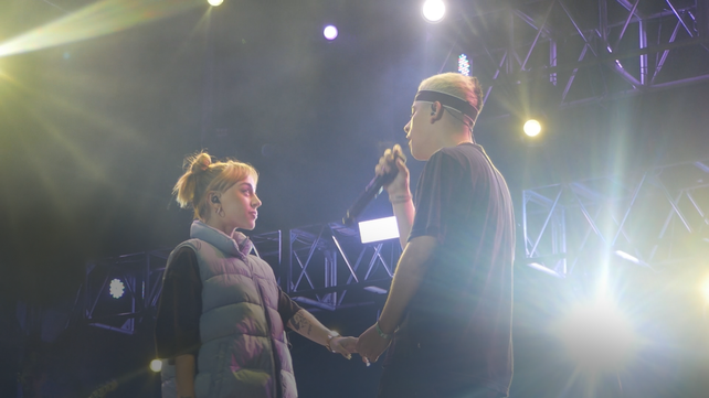 Nicki Nicole sorprendió a todos y subió a cantar un tema con Trueno en Cosquín Rock
