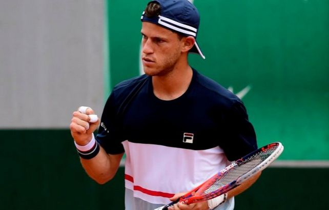 El Peque sorteó el estreno con una sonrisa