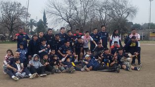 Rosarina de Fútbol: Defensores Unidos mostró chapa de candidato en la Zona Campeonato de la B