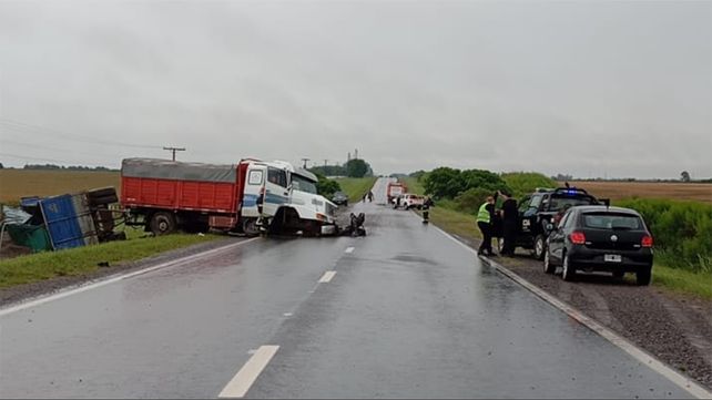 Choque fatal entre auto y camión en la zona centro de la provincia. Fue cerca de María Luisa