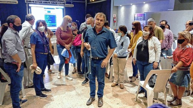El precandidato llegó al bunker ubicado en Concordia y se comunicó con Frigerio para felicitarlo.