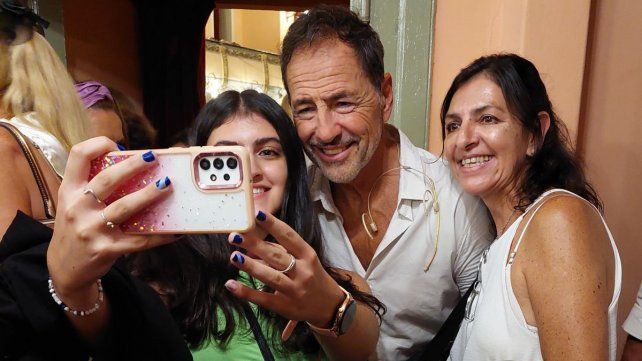 Martín Seefeld junto a sus seguidores de Paraná