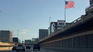 Modernas autopistas de varios carriles y tránsito constante atraviesan las ciudades de Estados Unidos.&nbsp;