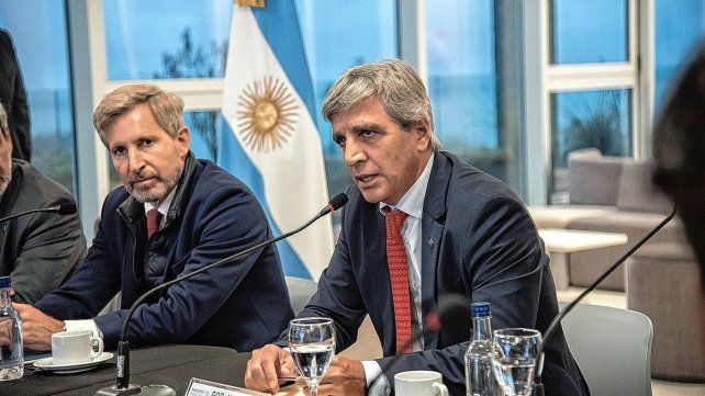El gobernador Rogelio Frigerio recibió al ministro de Economía Luis Caputo.