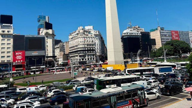 Caos de tránsito en la zona del Obelisco producto del apagón.