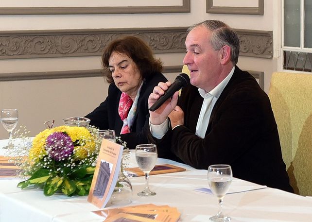 Origen. En la presentación se supo que la obra de Sirota es una profunda investigación que finalmente cuajó en forma de libro.