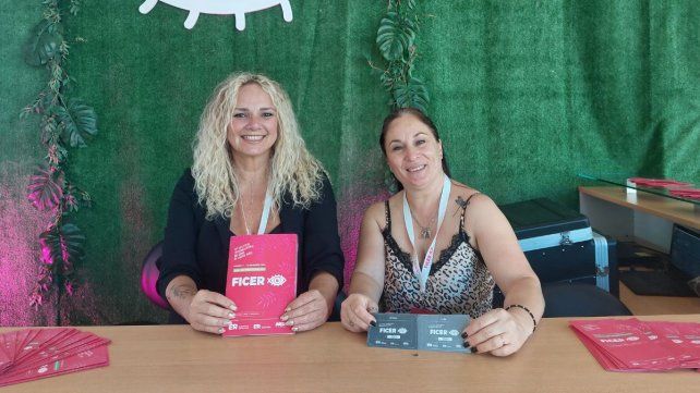 Marcela y Roxana recibieron a los niños en el CPC