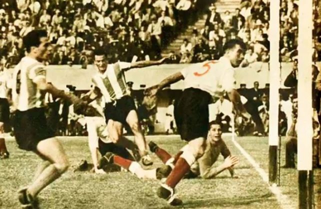 El D&iacute;a del Futbolista Argentino tiene su origen por el tanto de Grillo a Inglaterra.&nbsp;