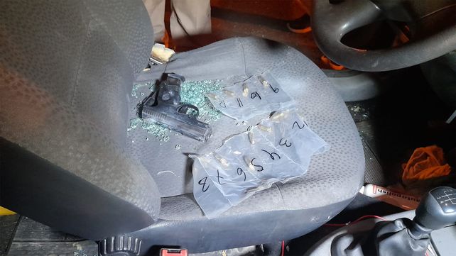 El arma que apareció en el auto de la víctima. Se investiga si fue la que se utilizó para matar a Pérez.&nbsp;