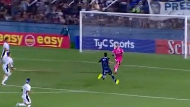 La jugada en la que solo Lamolina vio penal.