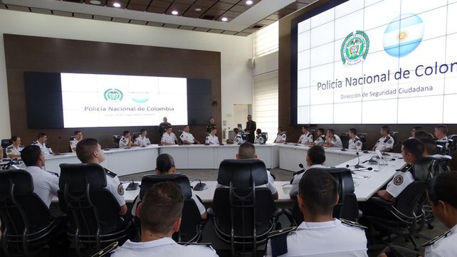 Los 53 nuevos oficiales de la Policía se capacitan en Colombia