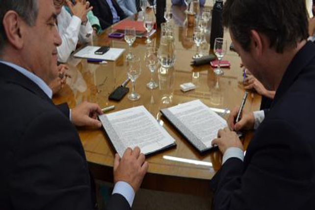 Convenio. El Concejo pondrá a disposición su web para difundir los pedidos.