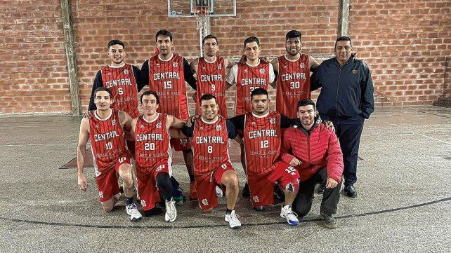 Central Helvecia superó a Central Rincón y es uno de los líderes del Torneo Promocional de Básquet.