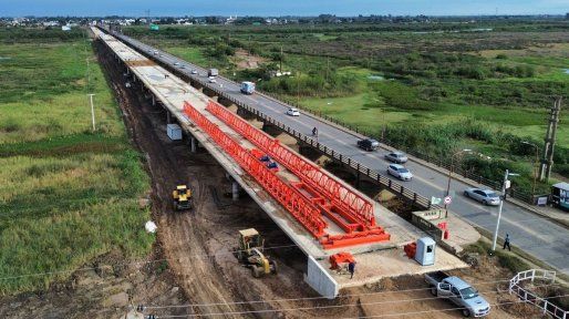 Nuevo puente Santa Fe-Santo Tomé: comenzó a operar la máquina lanzadora y ya colocaron la primera viga