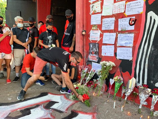 Newells despidió al ídolo y le abrió las puertas a la leyenda