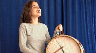 Fátima Latino brindará un taller de canto colectivo con percusión