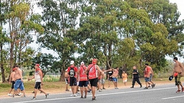 Un hincha de Independiente murió en una pelea entre manifestantes y la barra