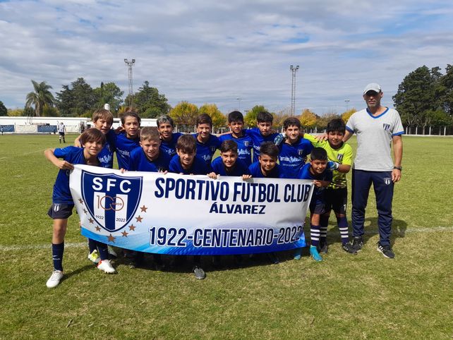 Sportivo de Alvarez - Pre 10ª: Parados: Renzo Barei