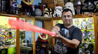 El viaje galáctico de Guillermo Barreto hacia la pasión por Star Wars que nació en los 80, y su talento modelando figuras. La Fuerza como símbolo y analogías.