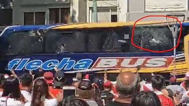 El micro de Boca fue agredido antes de la final con River en 2018.