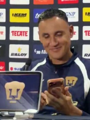 El divertido momento de Navas en conferencia de prensa: Me está llamando mi esposa