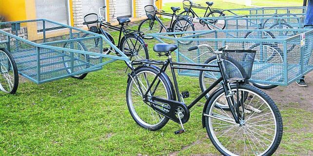 Ejemplo para imitar. Alumnos confeccionaron los cubiletes. Otros 12 carros se harán y entregaran en semanas.