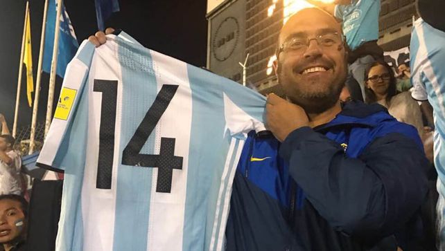 El entrerriano que agarró la vincha de Del Potro ahora le cayó la camiseta de Mascherano