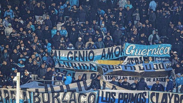 Los hinchas de Racing no la pasaron bien en el Campeón del Siglo
